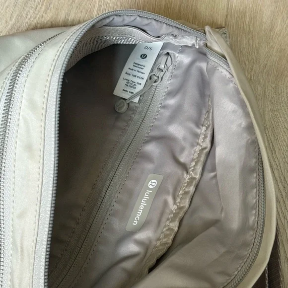 lululemon - belt bag - NWOT - Picture 3 of 4